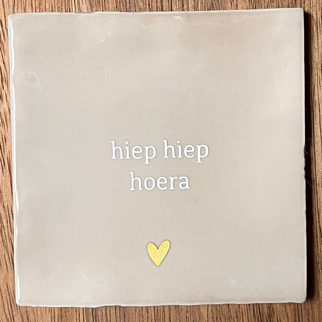 Tegeltje Hiep hiep hoera | Beige