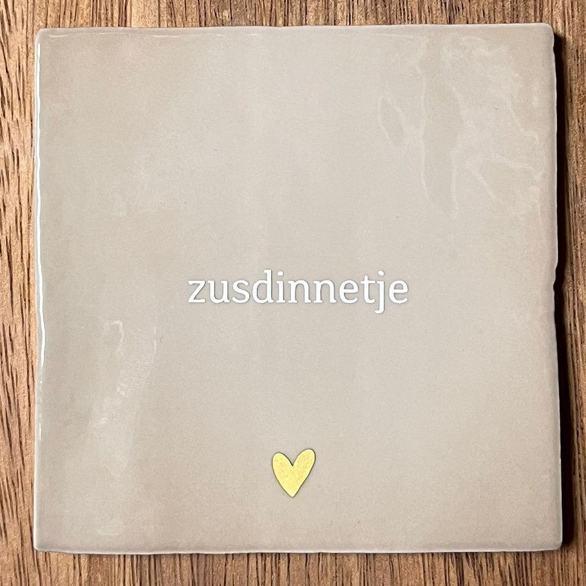 Tegeltje Zusdinnetje | Beige