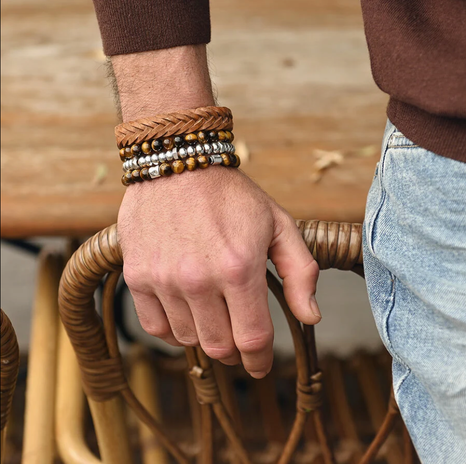 Qoss Heren armband ONNO Tiger eye + platte kraal
