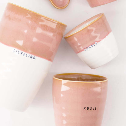 Koffiemok | Kusje | Donkerroze