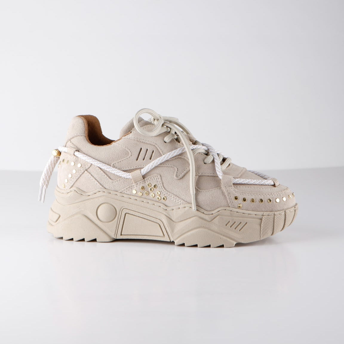 DWRS | Sneaker | Jupiter studs | Sand