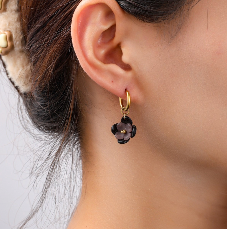 Small Flower Hoop | 14K | Black | E56446-1 | Day&Eve | Stainless steel