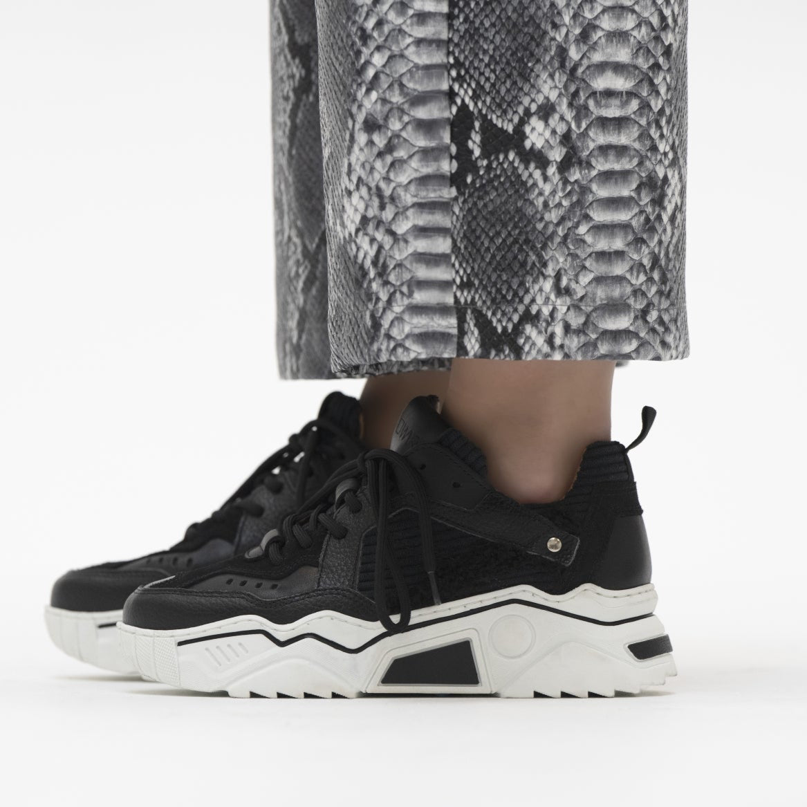 Sneaker Pluto corduroy | Zwart