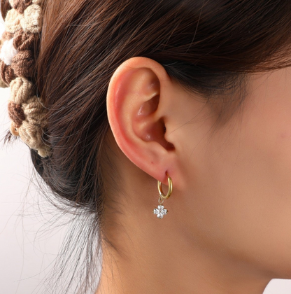 Sparkly Clover Hoop E56119-1